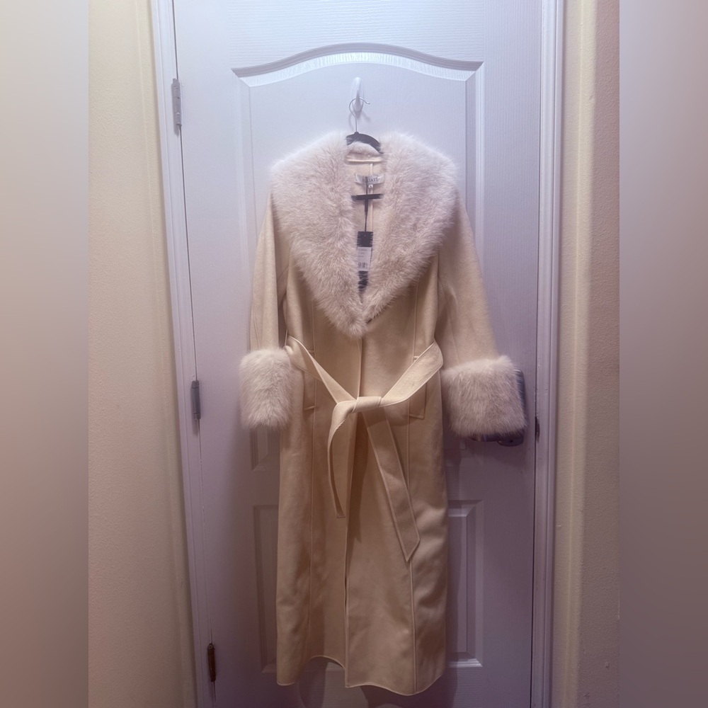 Elliatt Aria Faux Fur Trim Belted Coat in Cream Size XL NWT - Picture 6 of 10
